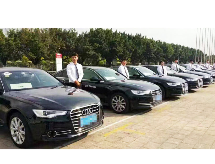 5座小轿车