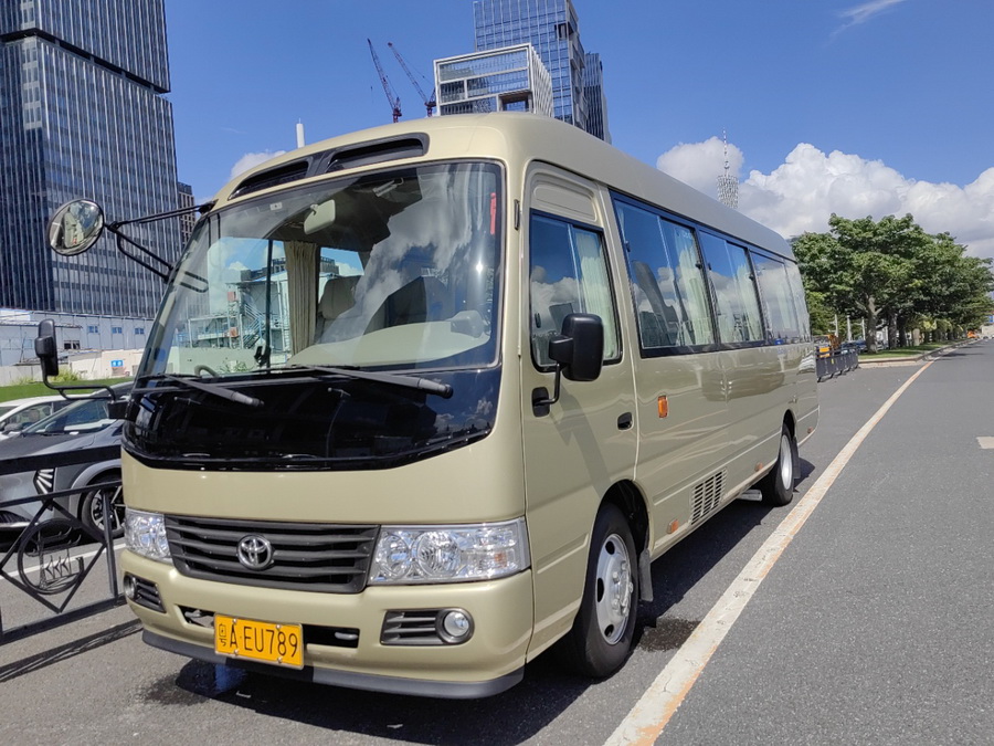 丰田豪华考斯特（粤AEU789）